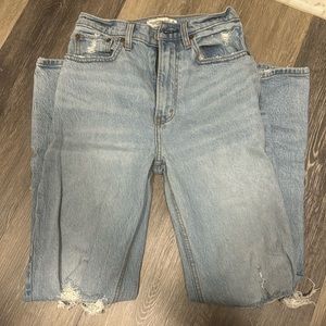 Abercrombie- The 90s Relaxed High Rise